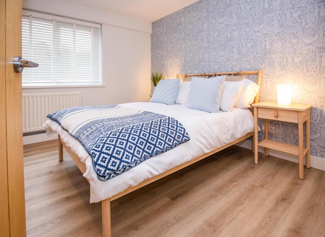 James' Place At The Taff Merthyr Tydfil Bagian luar foto