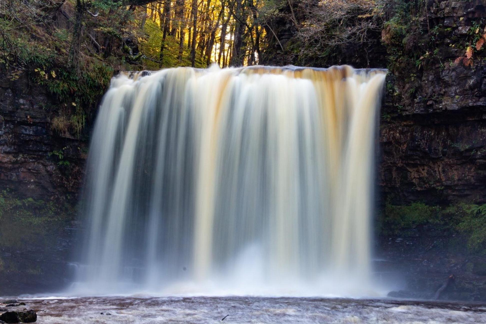 James' Place At The Taff Merthyr Tydfil Bagian luar foto